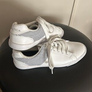 💥Nautica White Sneakers - size 10💥